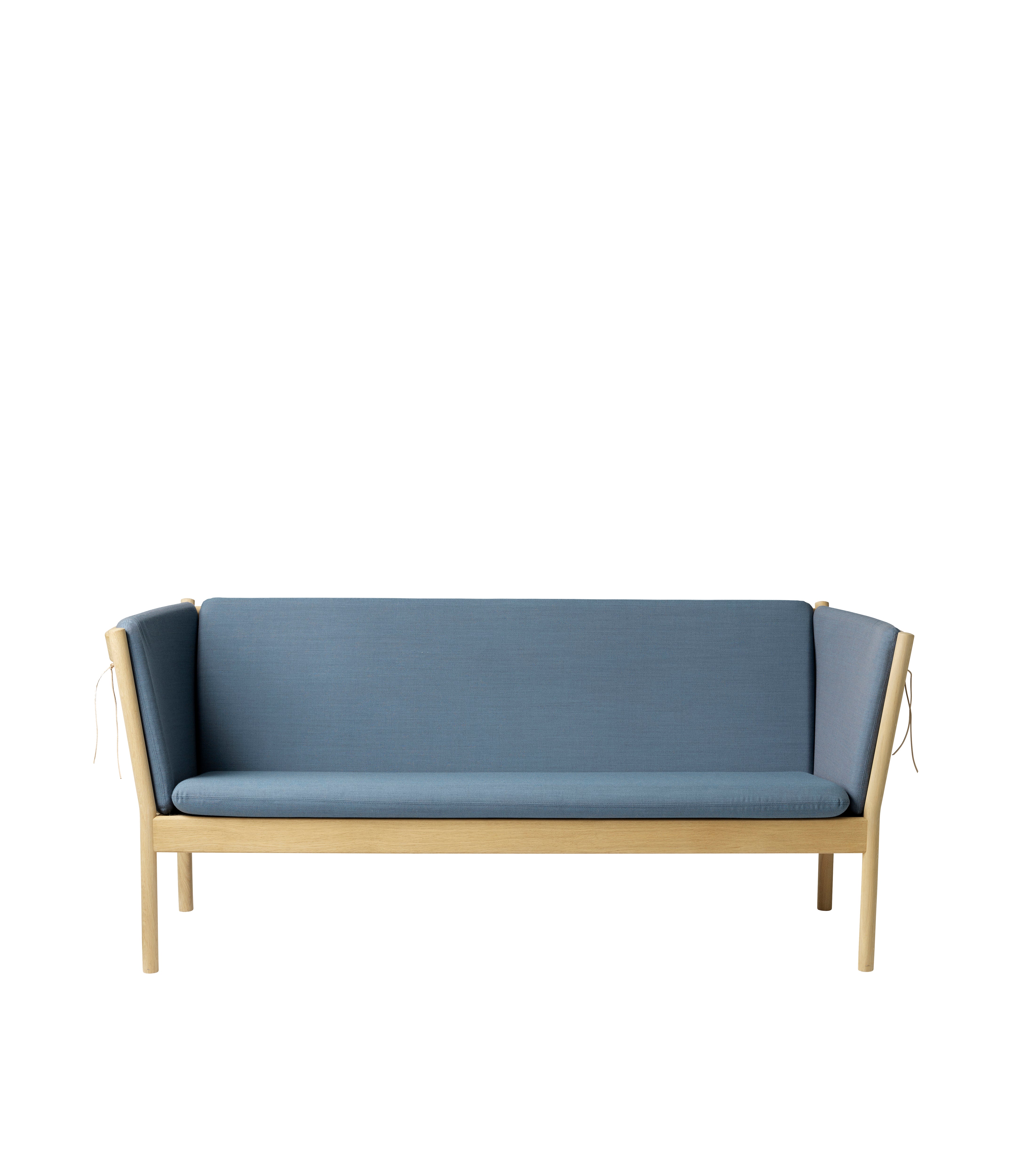 J149 3 personers sofa i Eg Dusty Blue af Erik Ole Jørgensen